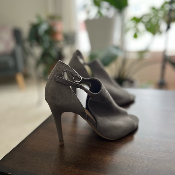 CHRISTIAN Soriano high heels, perfect condition - Picture 9 of 11